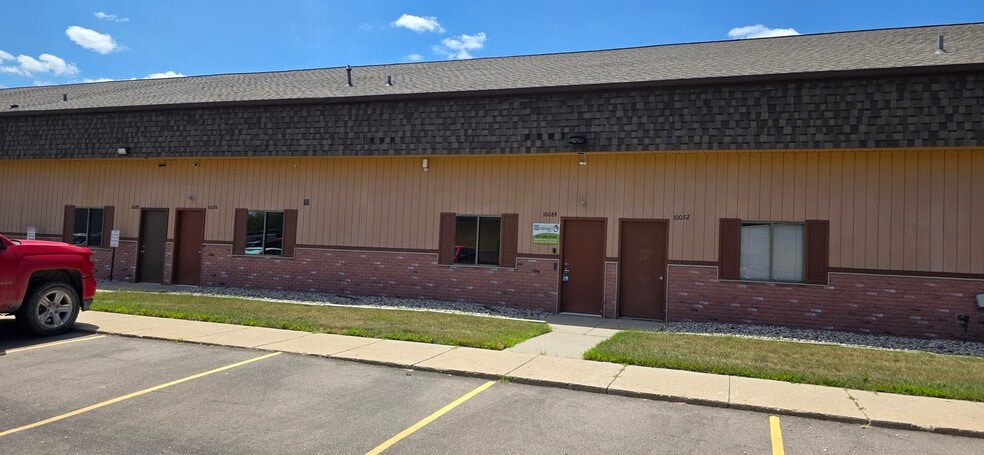 10072-10094 Colonial Industrial Dr, South Lyon, MI à louer - Photo du bâtiment - Image 2 de 5