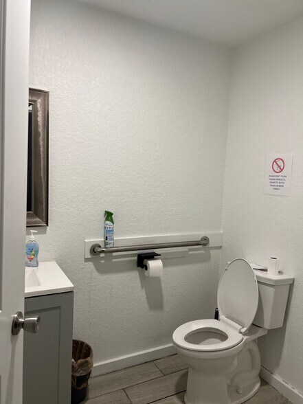 5107 N Highway 288B, Clute, TX à vendre - Photo du bâtiment - Image 3 de 6