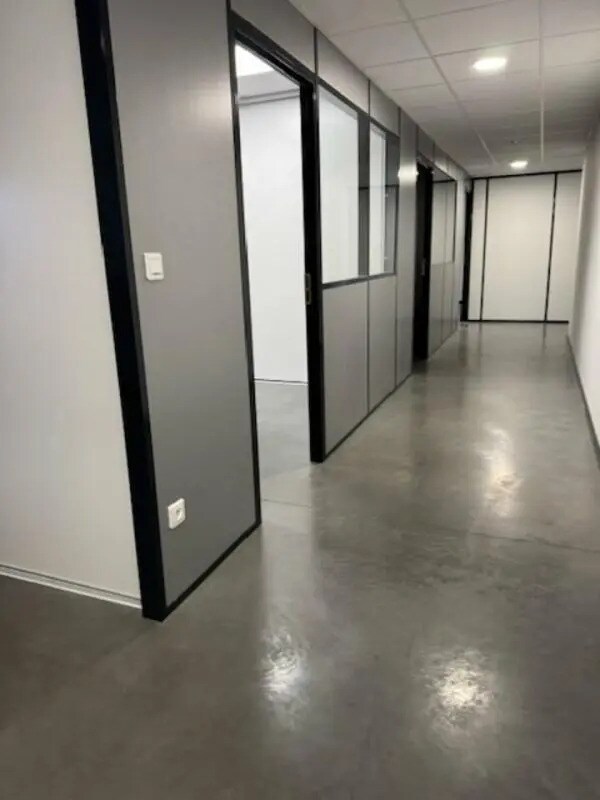 Office in Villefranche-sur-Saône for lease Interior Photo- Image 1 of 5