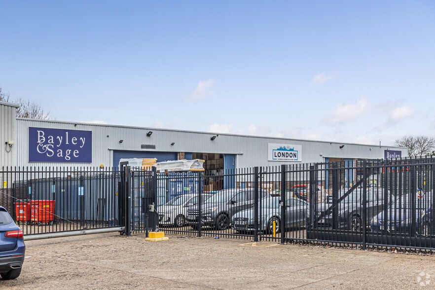 Gresham Way, Londres à louer - Photo du bâtiment - Image 3 de 4