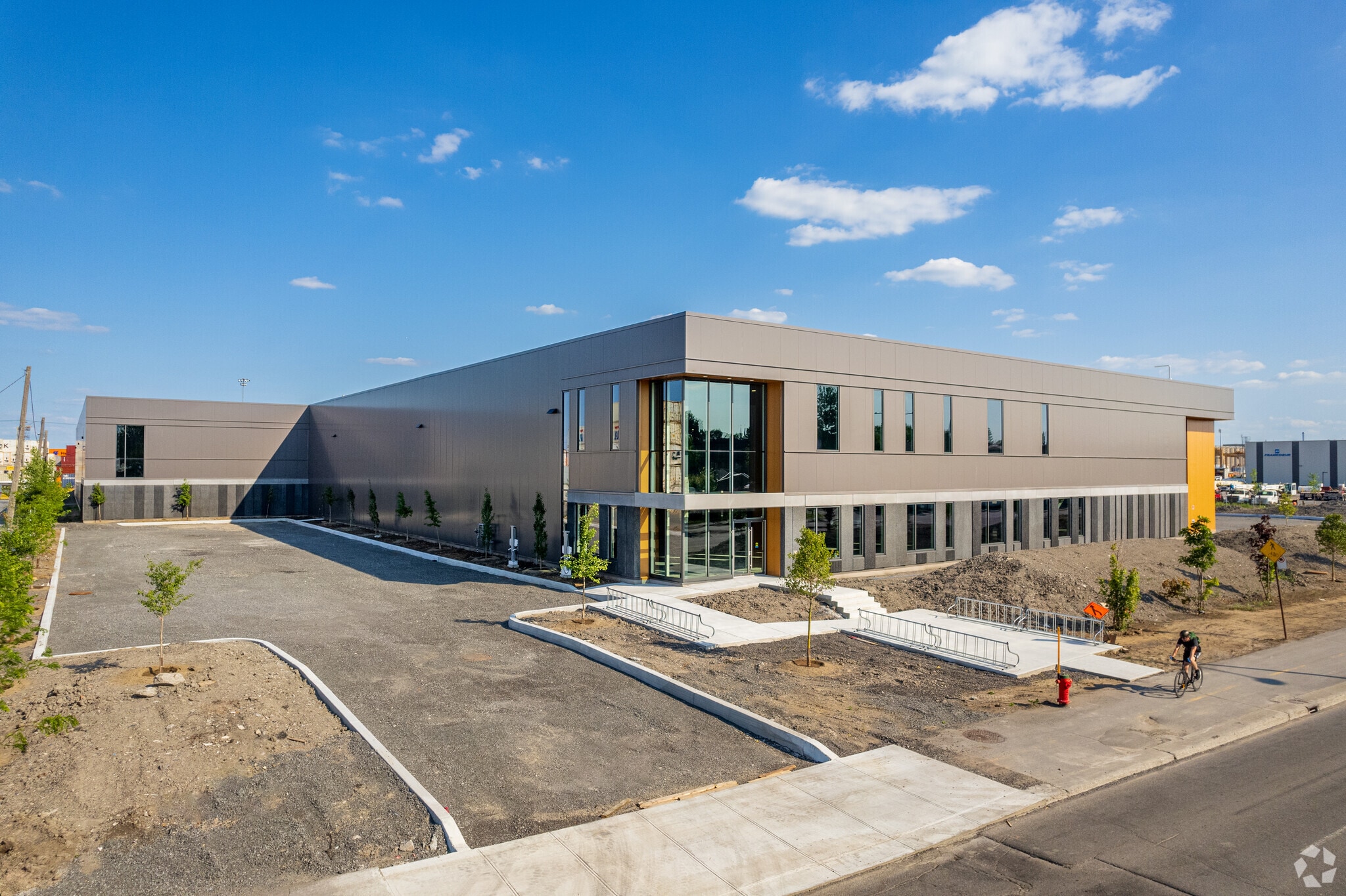 6100 Rue Notre-Dame E, Montréal, QC for sale Building Photo- Image 1 of 1