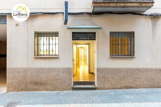 Plus de détails pour Multi-résidentiel à vendre