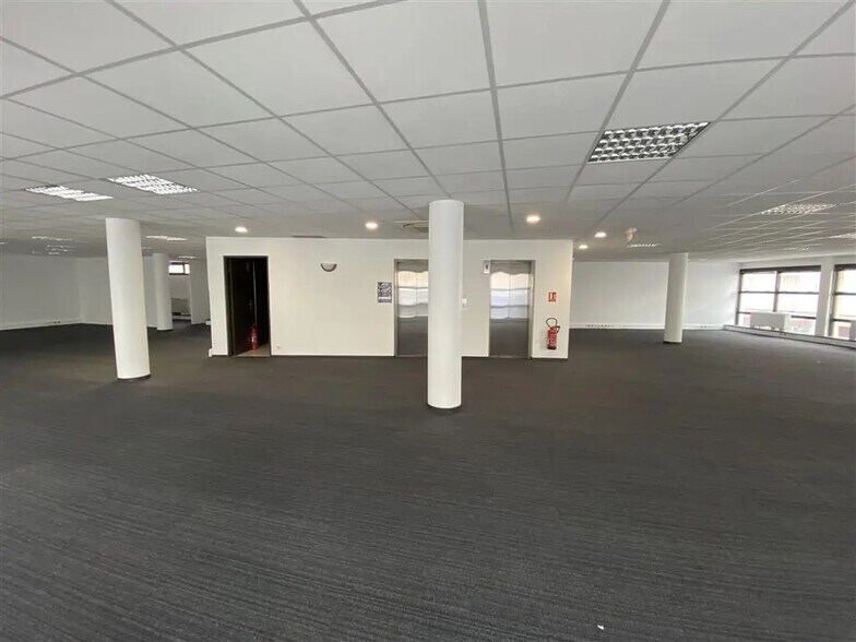Office in Asnières-sur-Seine for lease - Building Photo - Image 2 of 9