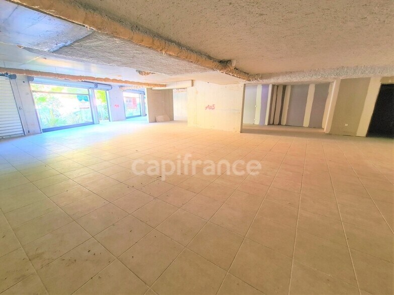Retail in SAINT-ISIDORE for sale - Interior Photo - Image 1 of 3