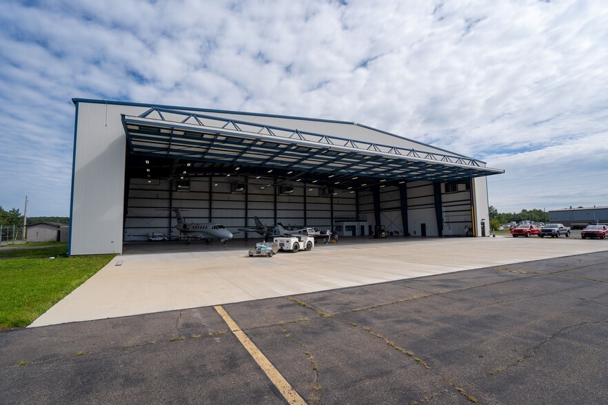 5175 Old Airport Rd, Hazle Township, PA for lease - Primary Photo - Image 1 of 48