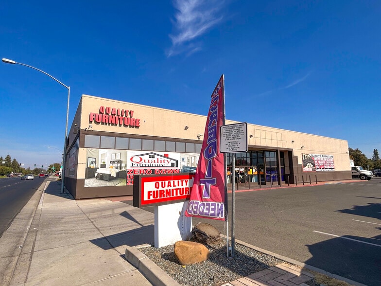 1100 S Mooney Blvd, Visalia, CA for sale - Building Photo - Image 2 of 6