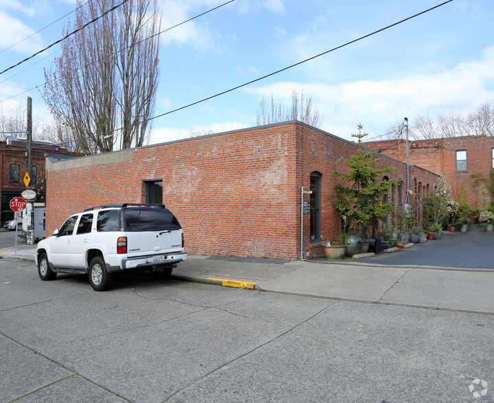 5130-5136 Ballard Ave NW, Seattle, WA à louer - Photo du bâtiment - Image 3 de 4