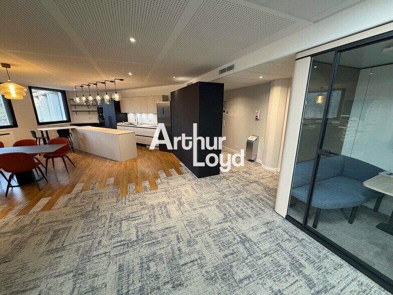 Office in Biot for sale - Interior Photo - Image 2 of 8