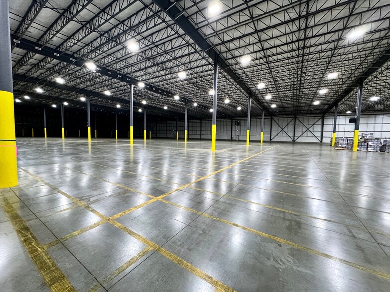 319 E South Hill Rd, Sunnyside, WA for lease - Interior Photo - Image 2 of 15