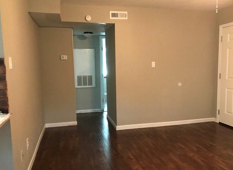 806 Oran Cir, Bryan, TX à vendre - Photo intérieure - Image 3 de 5