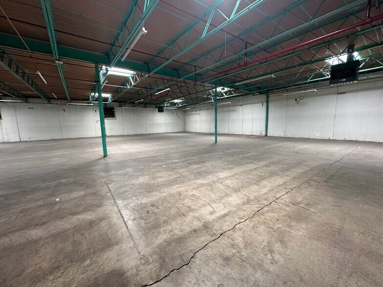503 & 523 Urban Loop, San Antonio, TX à vendre - Photo du bâtiment - Image 3 de 6