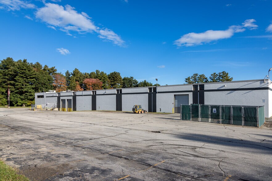 23 Esquire Rd, North Billerica, MA à louer - Photo du bâtiment - Image 3 de 18