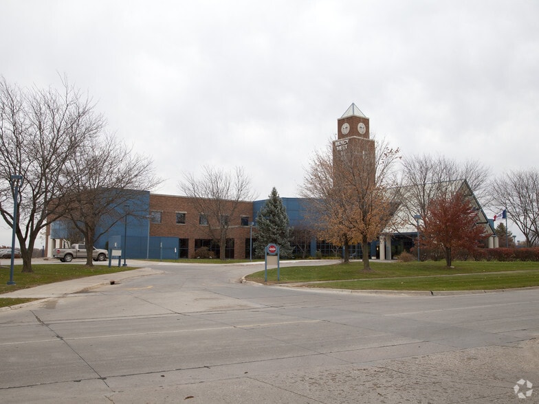 1601 NW 114th St, Clive, IA à louer - Photo du bâtiment - Image 3 de 8