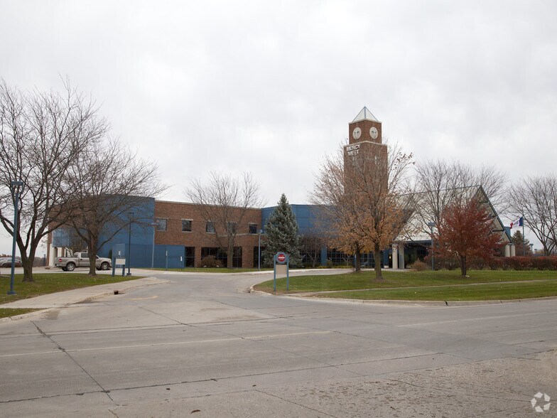 1601 NW 114th St, Clive, IA à louer - Photo principale - Image 3 de 8