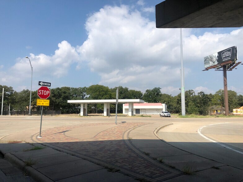 1026 E Craven Ave, Waco, TX à louer - Photo du bâtiment - Image 2 de 5