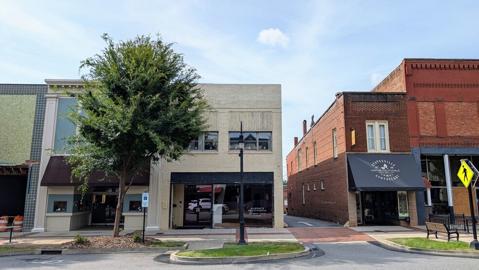 120 W Broad St, Statesville, NC for sale - Building Photo - Image 2 of 20