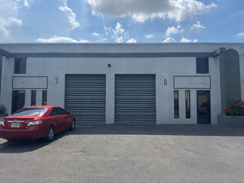 2545 W 80th St, Hialeah, FL for lease - Building Photo - Image 1 of 8