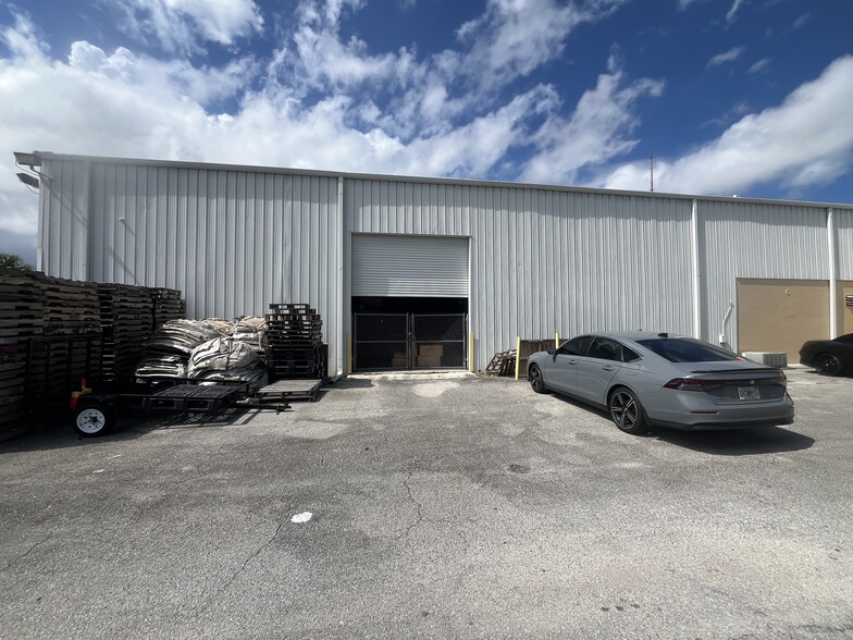 1310 53rd St, West Palm Beach, FL for lease - Building Photo - Image 1 of 11