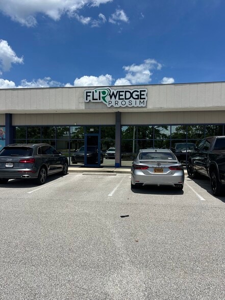 335 Pineda Ct, Melbourne, FL for lease - Building Photo - Image 1 of 24
