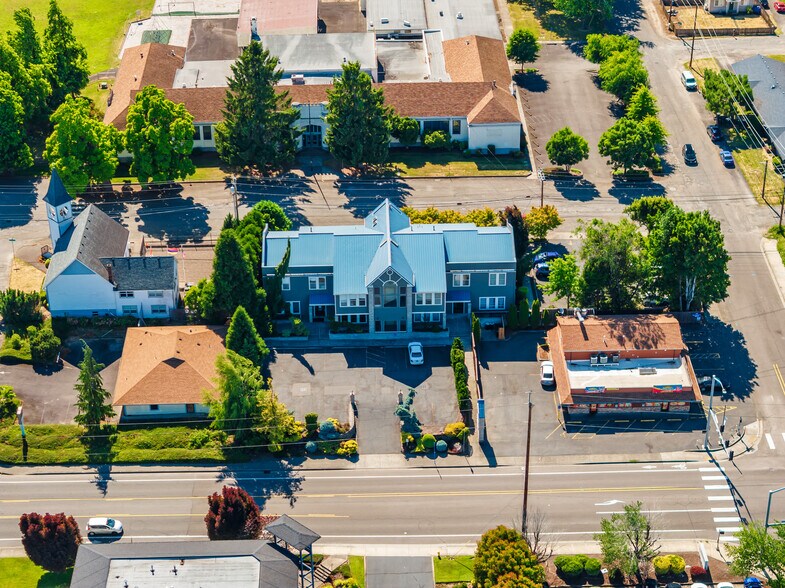 15259 SE 82nd Dr, Clackamas, OR à vendre - Photo du bâtiment - Image 3 de 9