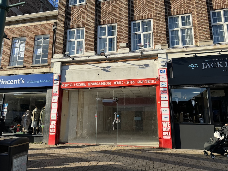 21 Station Rd, Upminster for lease Building Photo- Image 1 of 2