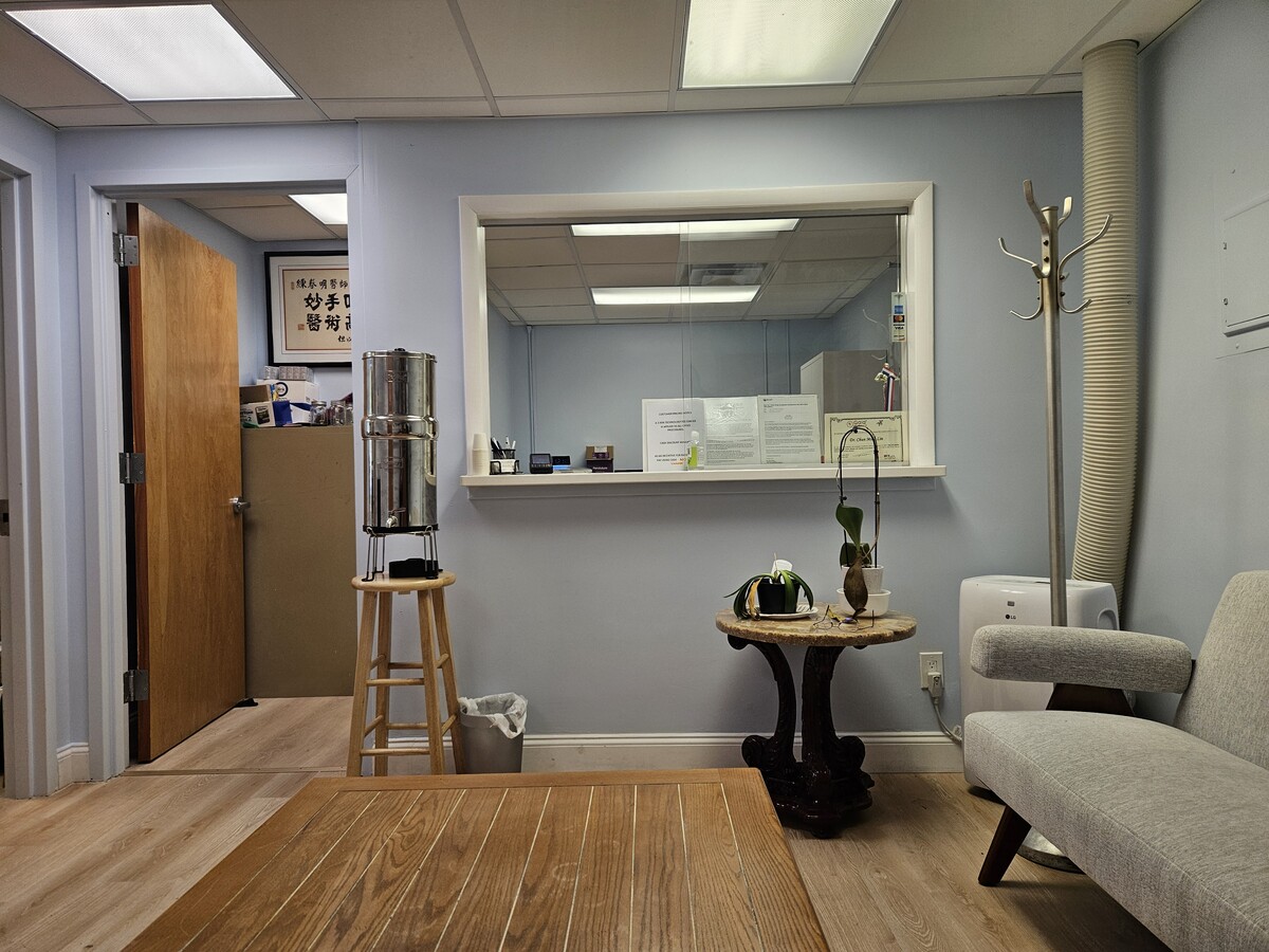 230 Hilton Ave, Hempstead, NY 11550 - Unité 206 -  - Photo intérieure - Image 2 of 9