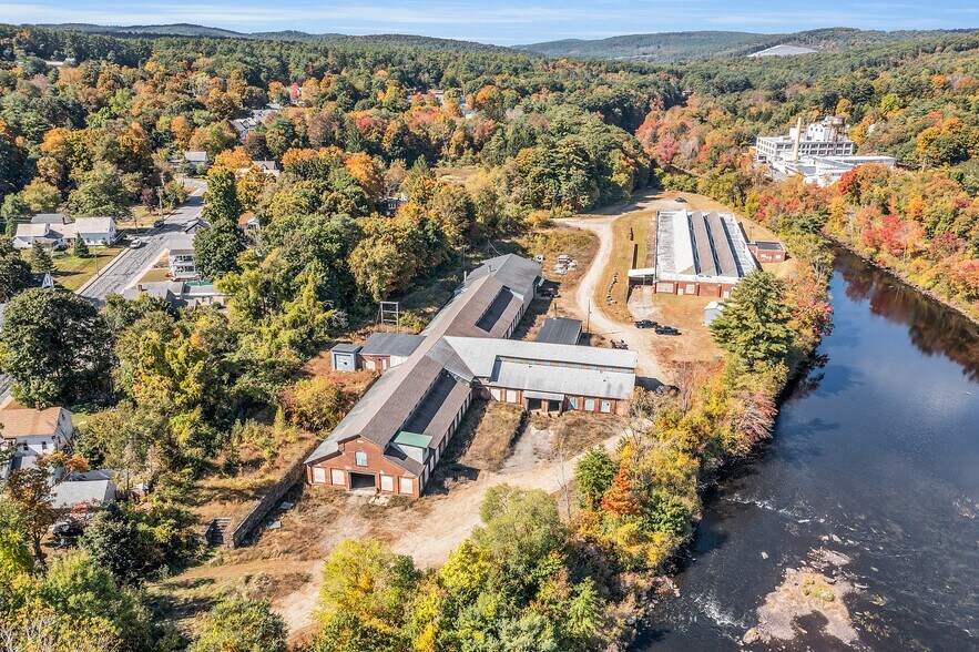 70 W River St, Orange, MA à vendre - Photo du bâtiment - Image 3 de 26