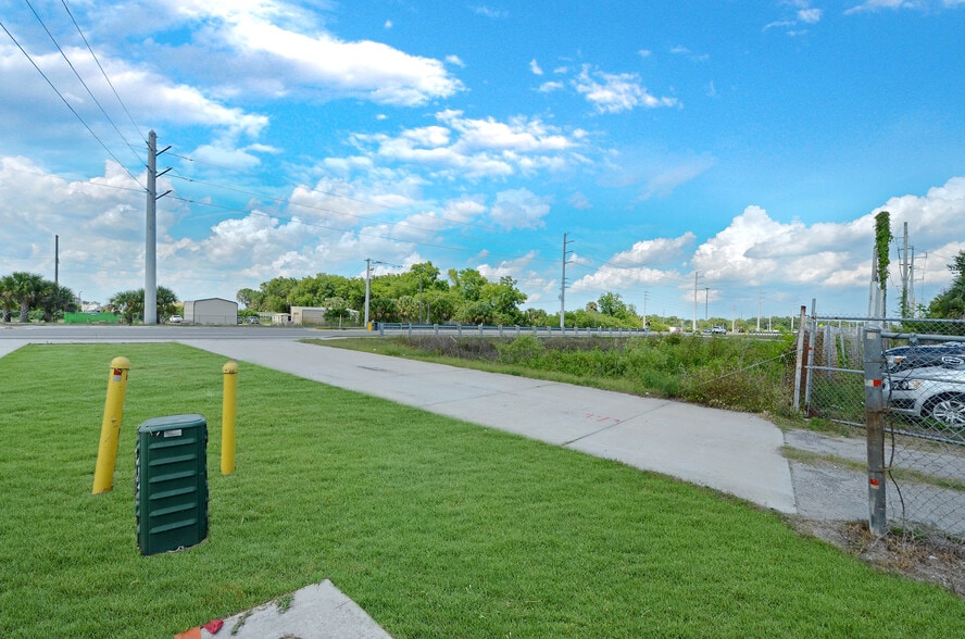 3885 E SR 46, Sanford, FL à louer - Photo du bâtiment - Image 2 de 12