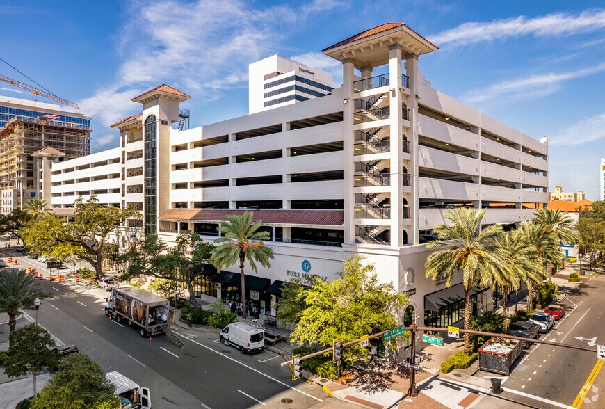 101-179 2nd Ave N, Saint Petersburg, FL à louer - Photo du bâtiment - Image 2 de 5