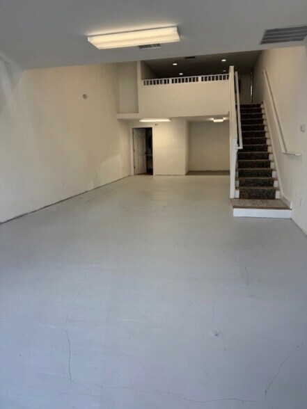 113 Danbury Rd, Ridgefield, CT à louer - Photo du bâtiment - Image 3 de 7