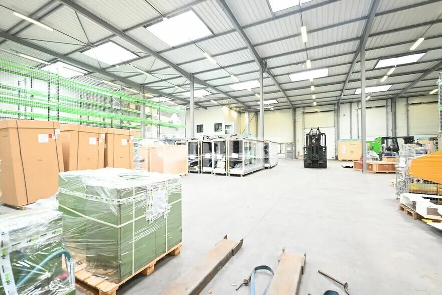 Office in Marennes for lease - Interior Photo - Image 3 of 12