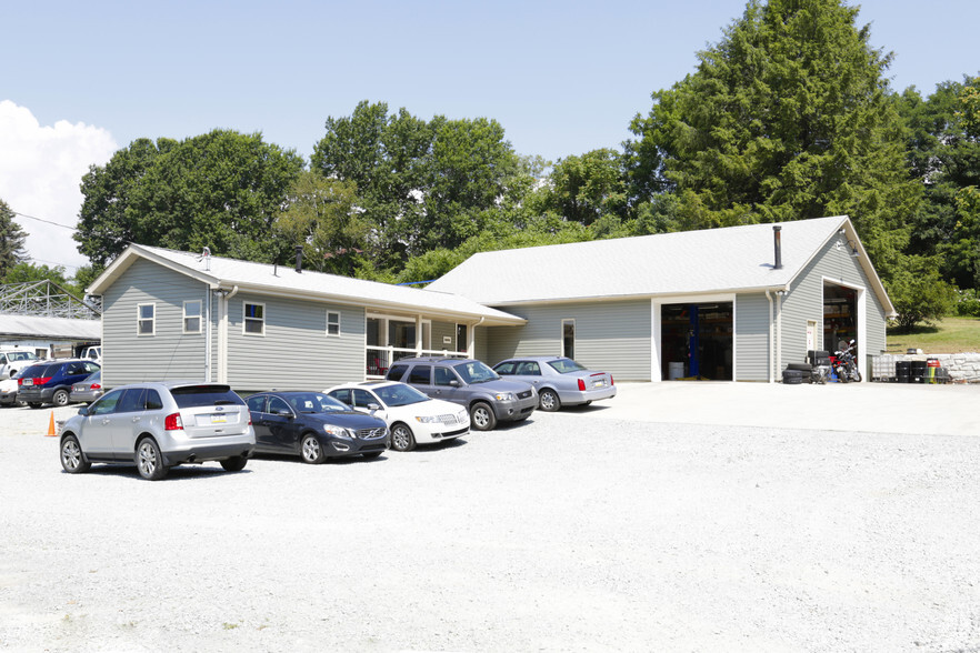 700 Robbins Station Rd, North Huntingdon, PA for sale - Primary Photo - Image 1 of 1