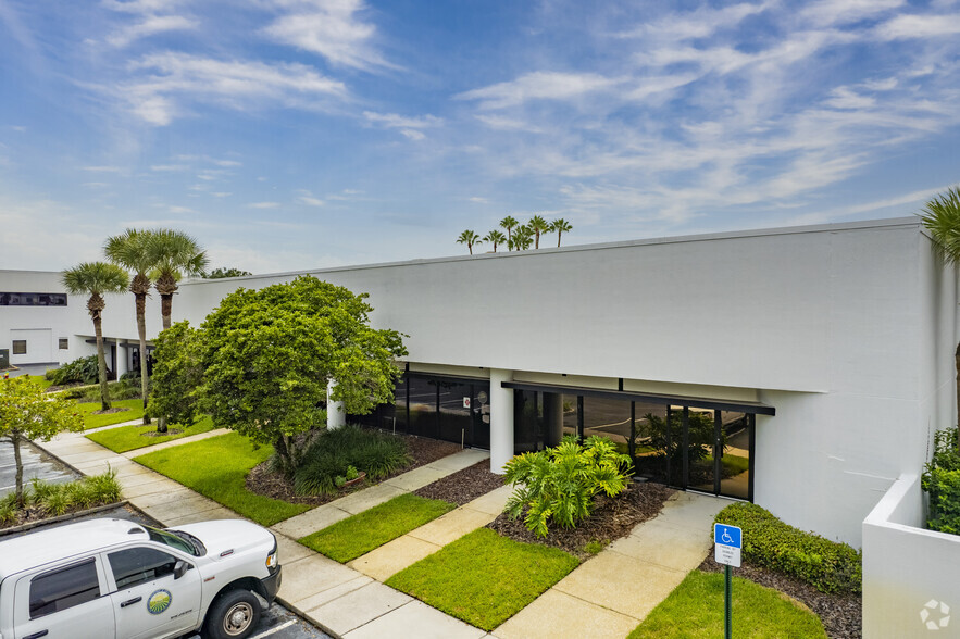 4524 Oak Fair Blvd, Tampa, FL à louer - Photo du b timent - Image 3 de 18