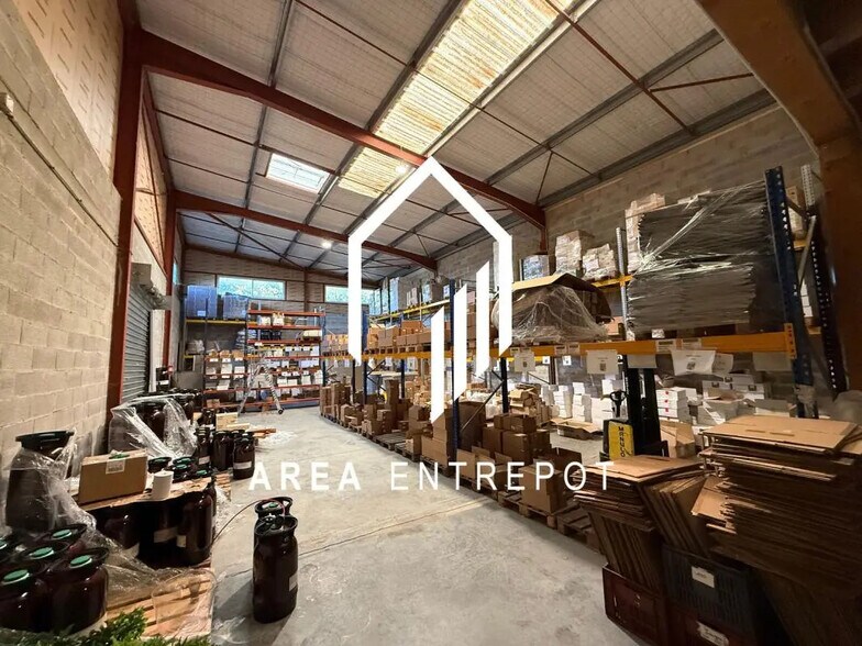 Flex in Aix-en-Provence for lease - Interior Photo - Image 2 of 7