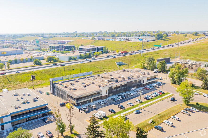 1035 64th Av SE, Calgary, AB à louer - Aérien - Image 2 de 12