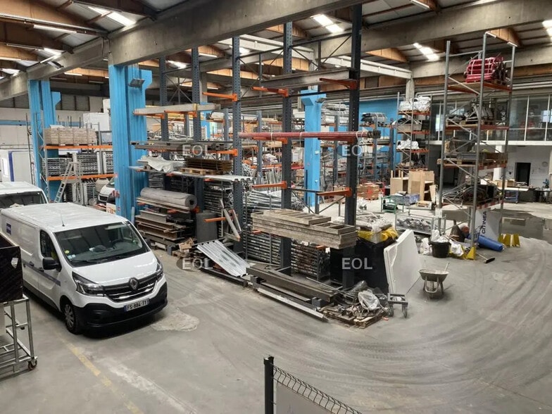 Industrial in Saint-Priest for lease - Interior Photo - Image 2 of 31