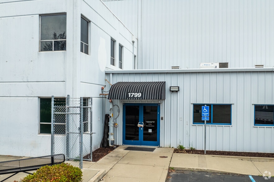 1799 Factor Ave, San Leandro, CA for lease - Building Photo - Image 3 of 9