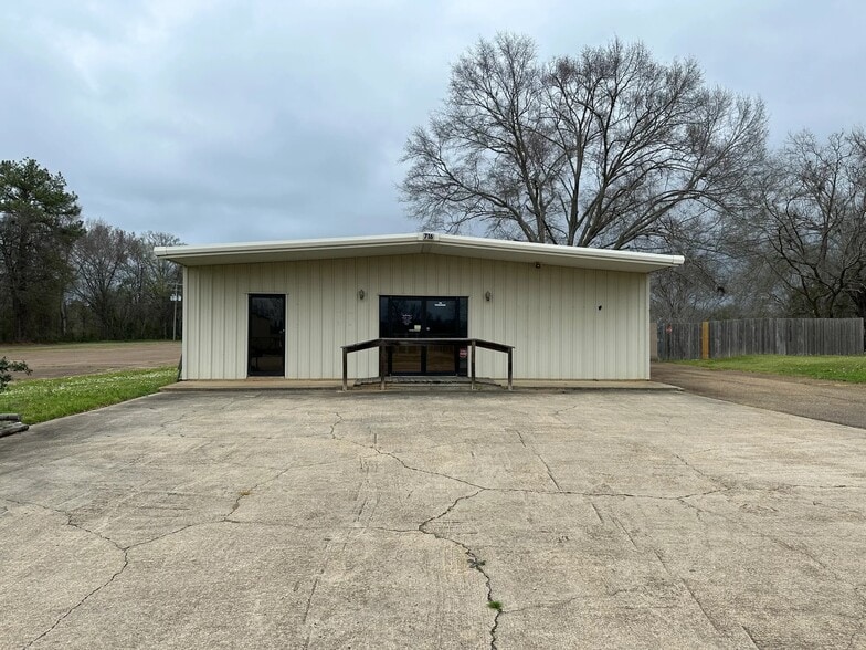 716 W Georgetown St, Crystal Springs, MS for lease - Building Photo - Image 1 of 5