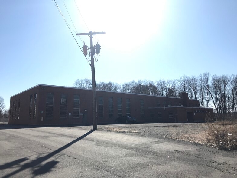 251 Freestone Ave, Portland, CT à vendre - Photo principale - Image 2 de 54