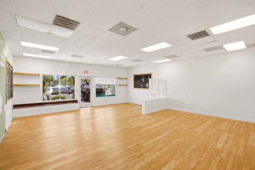 12951 Metro Pkwy, Fort Myers, FL à louer - Photo du bâtiment - Image 2 de 10