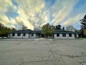 612 W Lake Lansing Rd, East Lansing, MI for lease Building Photo- Image 1 of 13