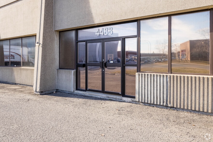 4488 Rue Garand, Verdun, QC à louer - Photo du bâtiment - Image 2 de 7
