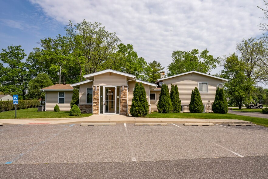 5107 N Bend Dr, Fort Wayne, IN à vendre - Photo du bâtiment - Image 1 de 1