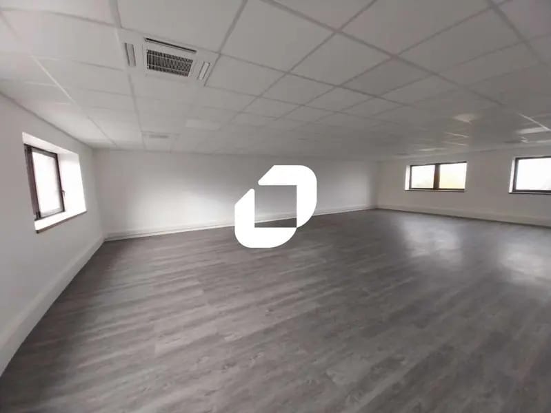 Flex in SAINT-OUEN-L'AUMONE for lease Interior Photo- Image 1 of 11