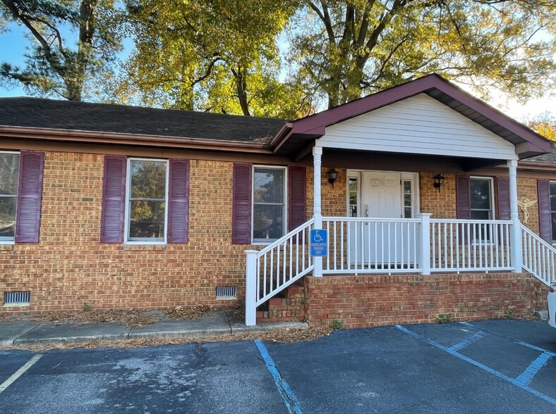 4136 Bonney Rd, Virginia Beach, VA à louer - Photo du bâtiment - Image 2 de 3