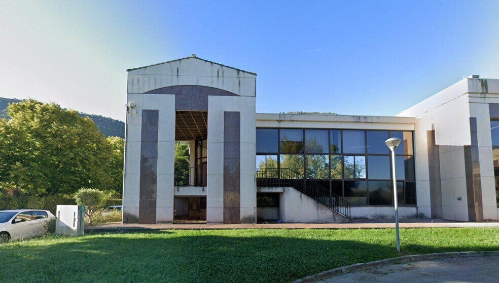 30 Avenue Du Chateau De Jouques, Gémenos for lease - Building Photo - Image 3 of 7