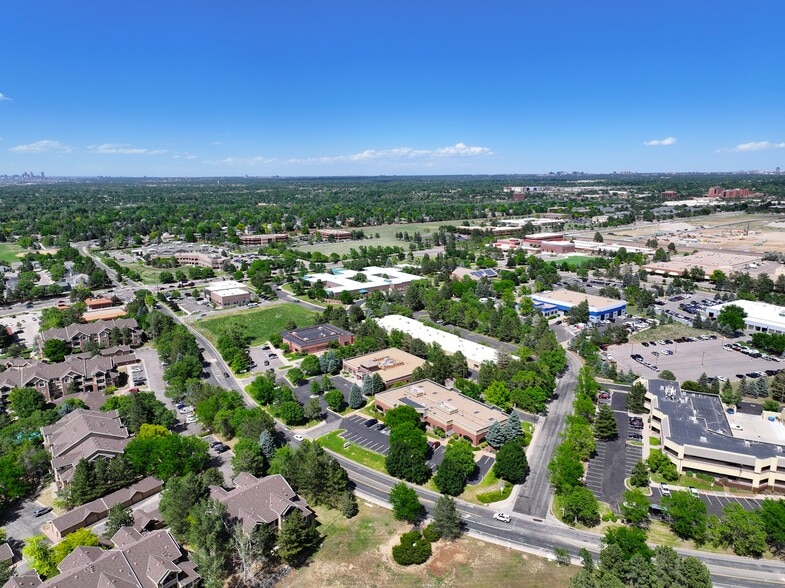 8080 Southpark Ln, Littleton, CO à vendre - Photo du bâtiment - Image 2 de 30