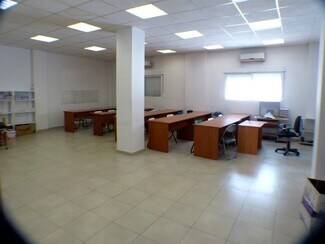 Plus de détails pour Multi-résidentiel à vendre