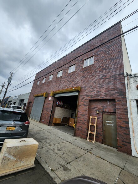 897 E 51st St, Brooklyn, NY à vendre - Photo du bâtiment - Image 2 de 8