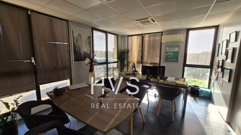 Office in Aix En Provence for lease Interior Photo- Image 1 of 7